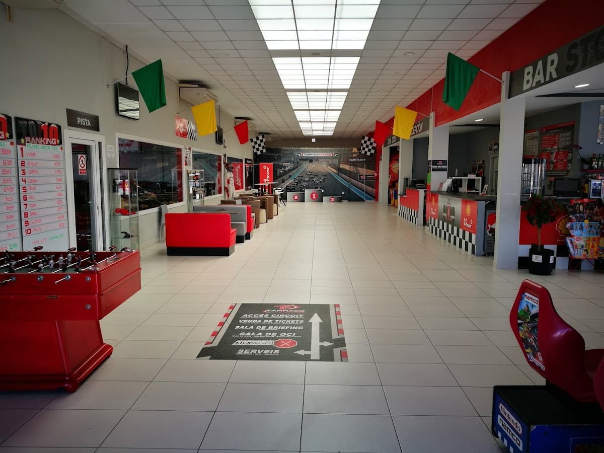 Grupo celebrando un cumpleaños en Tarraco Karting